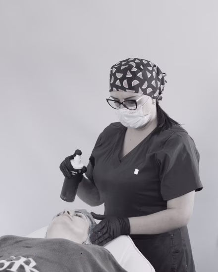 Tecnología avanzada para limpieza facial medicalizada en Bogotá