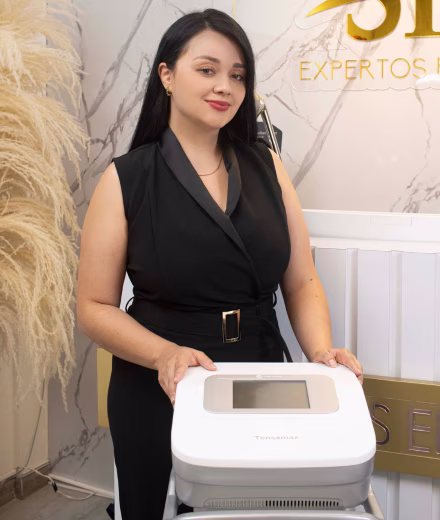 Doctora Stefania Rincón, especialista en medicina funcional y estética en Bogotá